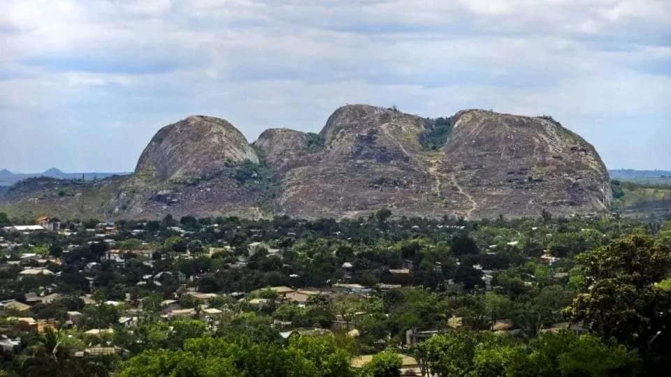 Hostel Pensao Ya Mute Chimoio Exteriör bild